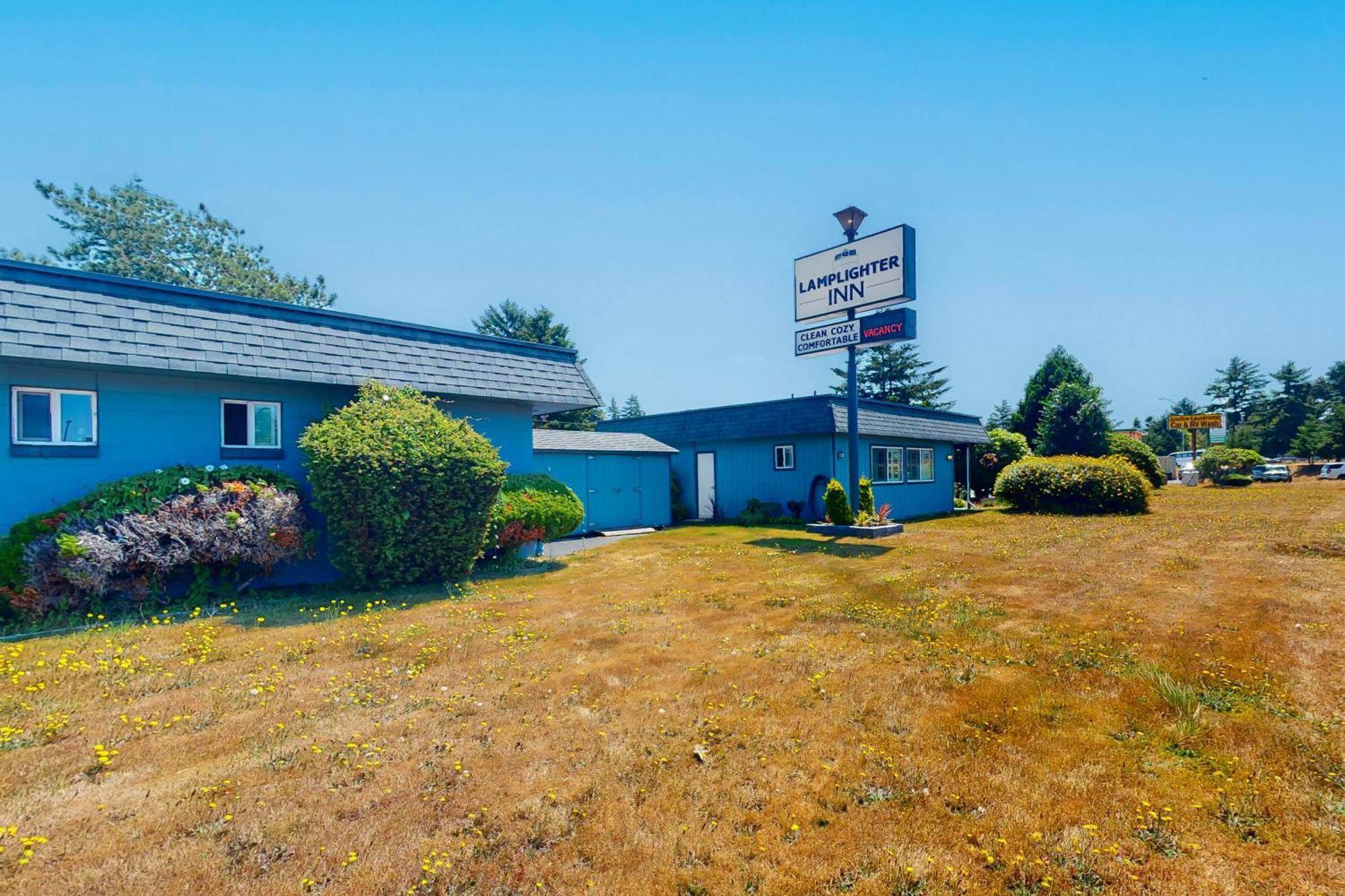 Lamplighter Inn - Tropical Fish Cove And Octopus Encounter Bandon Exterior photo